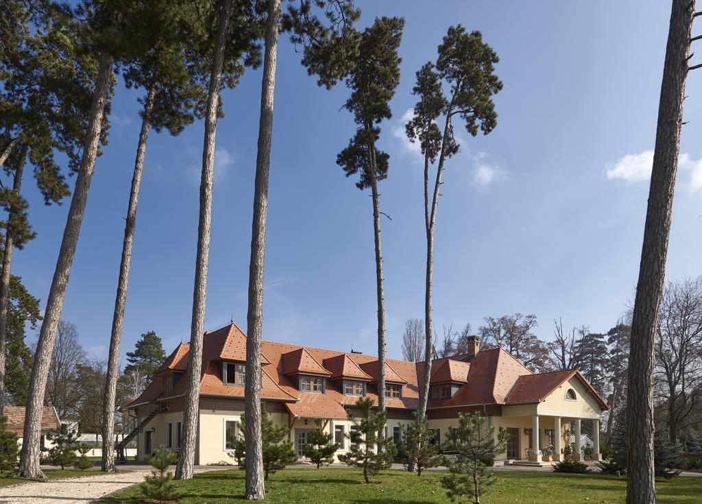 Hotel Botanica Danszentmiklos Exterior foto